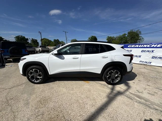 Used 2025 White Chevrolet LT image 18