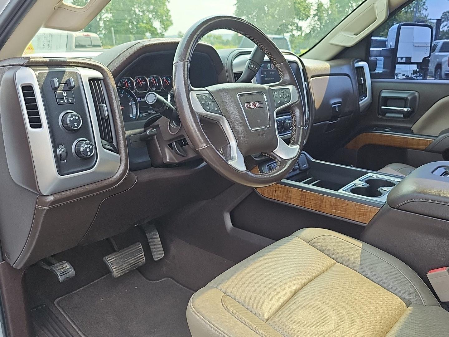 Used 2019 White Frost Tricoat GMC SLT image 12