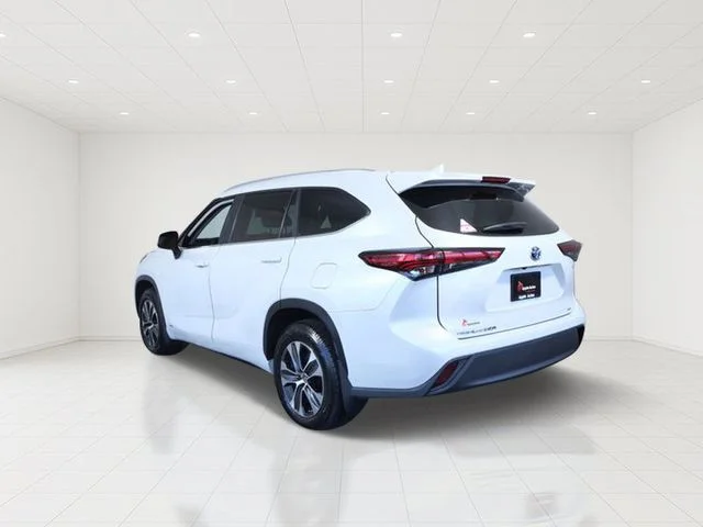 Certified Used 2023 Beige Toyota XLE image 4