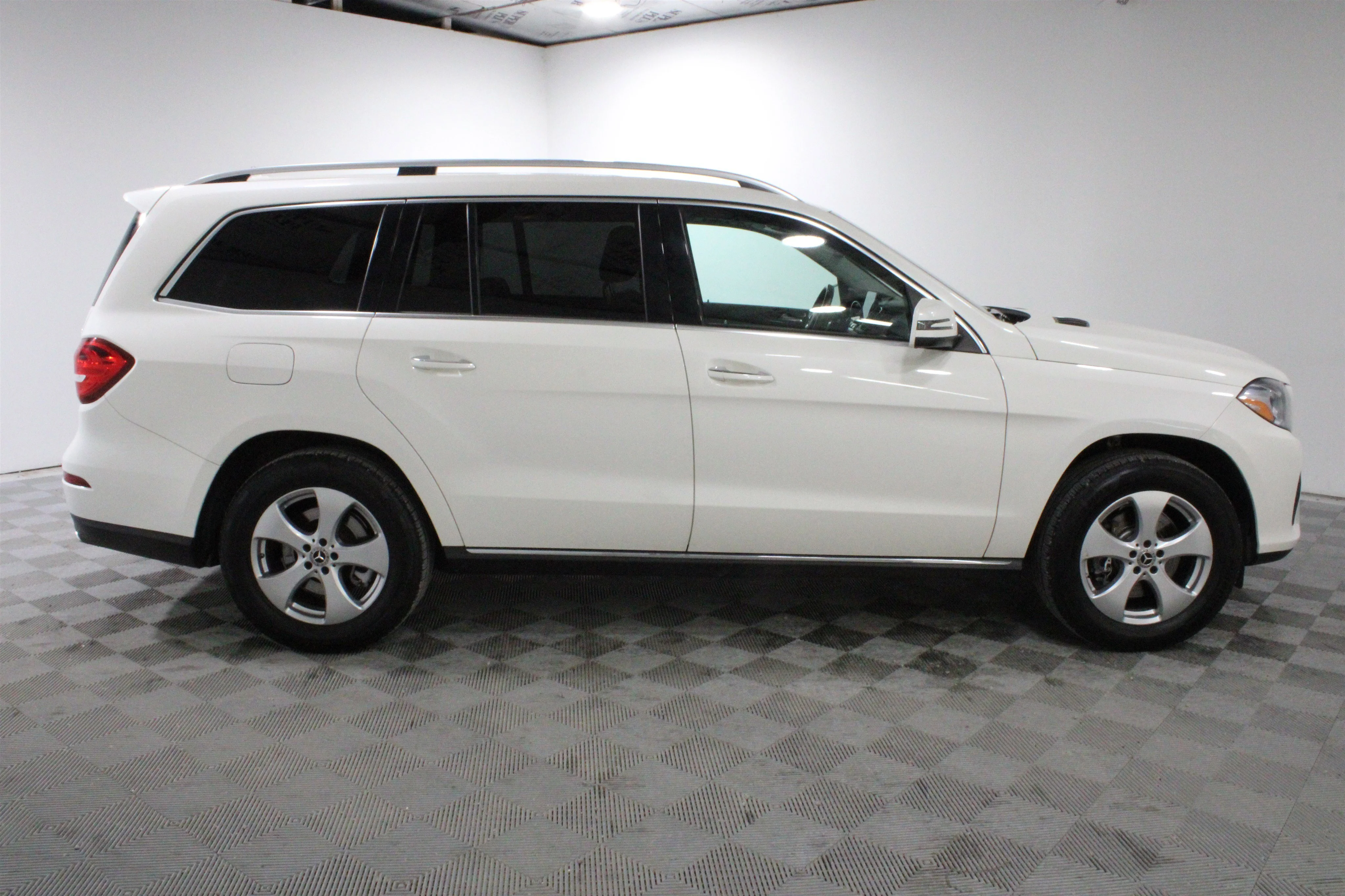 Used 2018 Polar White Mercedes-Benz GLS 450 image 29