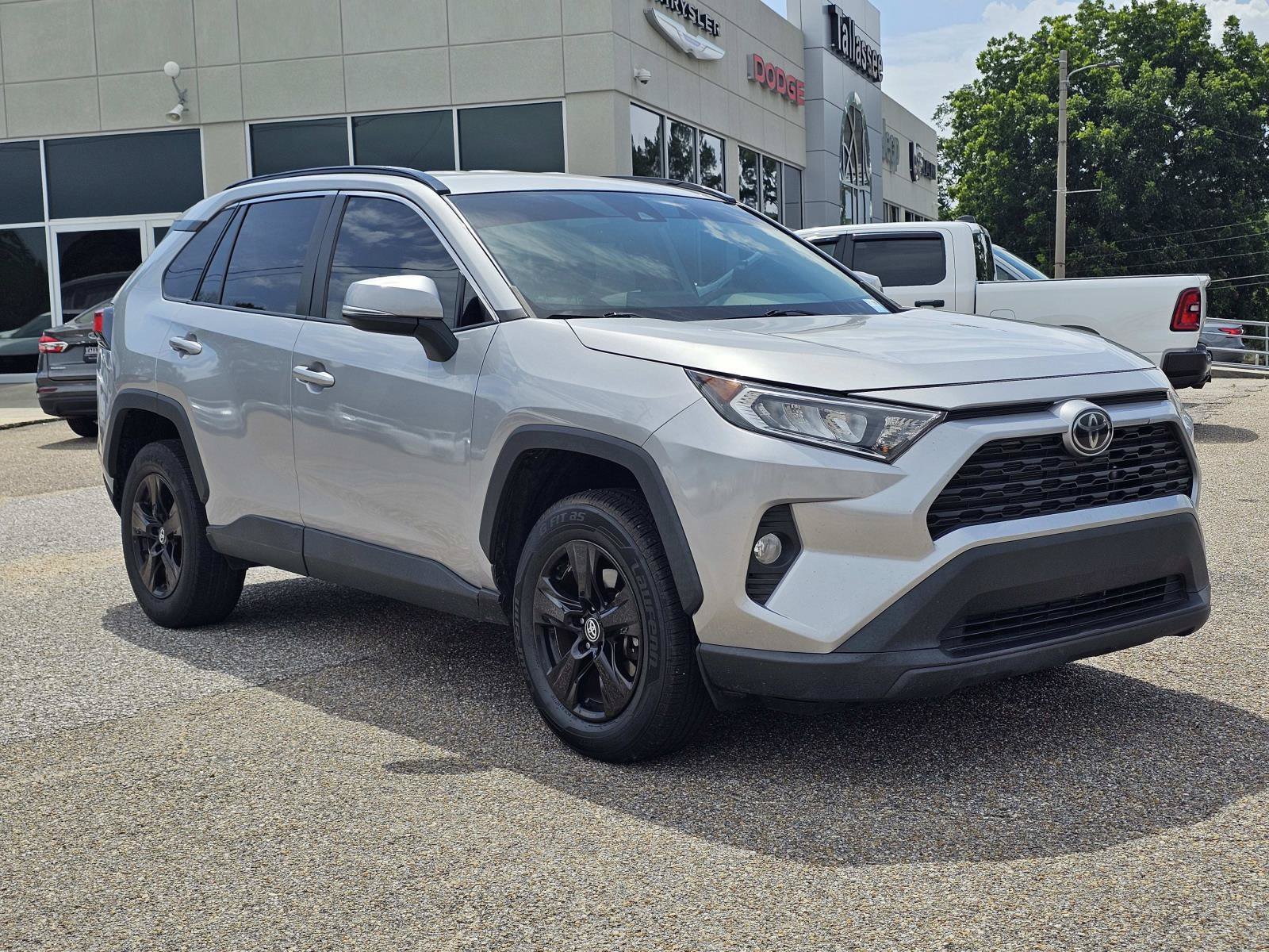 Used 2021 Silver Toyota XLE image 5