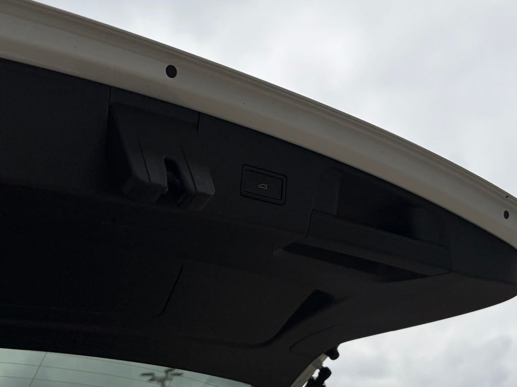 New 2026 Opal White Pearl Volkswagen Peak Edition image 23