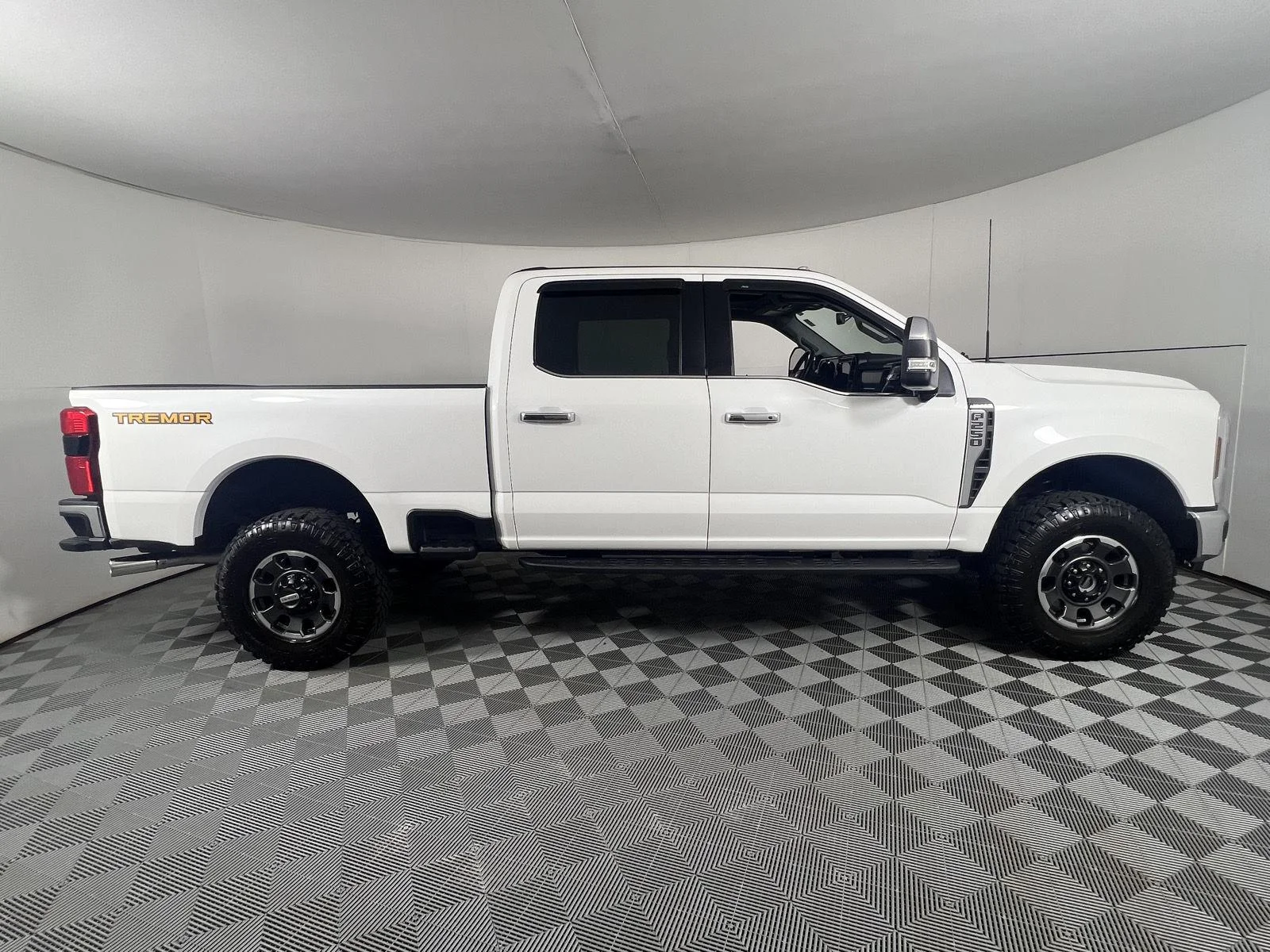 Used 2024 Star White Metallic Tri-Coat Ford LARIAT image 12