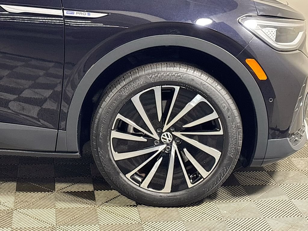 Certified Used 2023 Deep Black Pearl Volkswagen Pro S Plus image 25