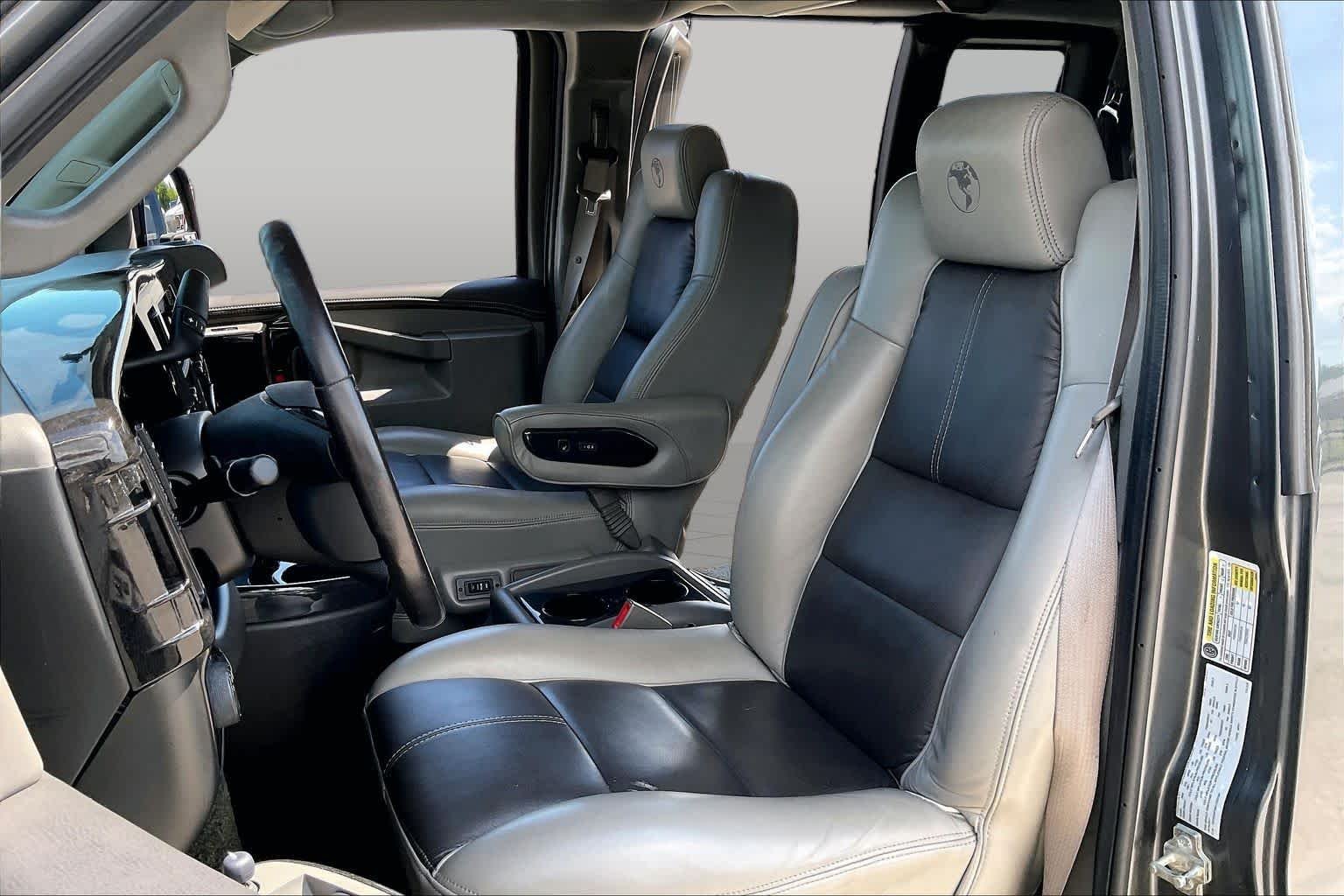 Used 2017 Cyber Gray Metallic Chevrolet  image 7