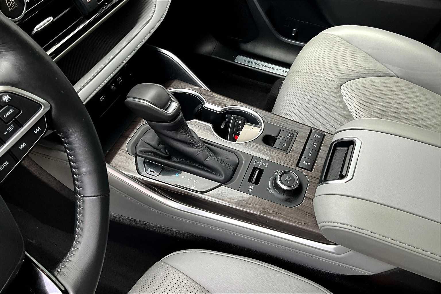 Used 2020 Celestial Silver Metallic Toyota Limited image 15