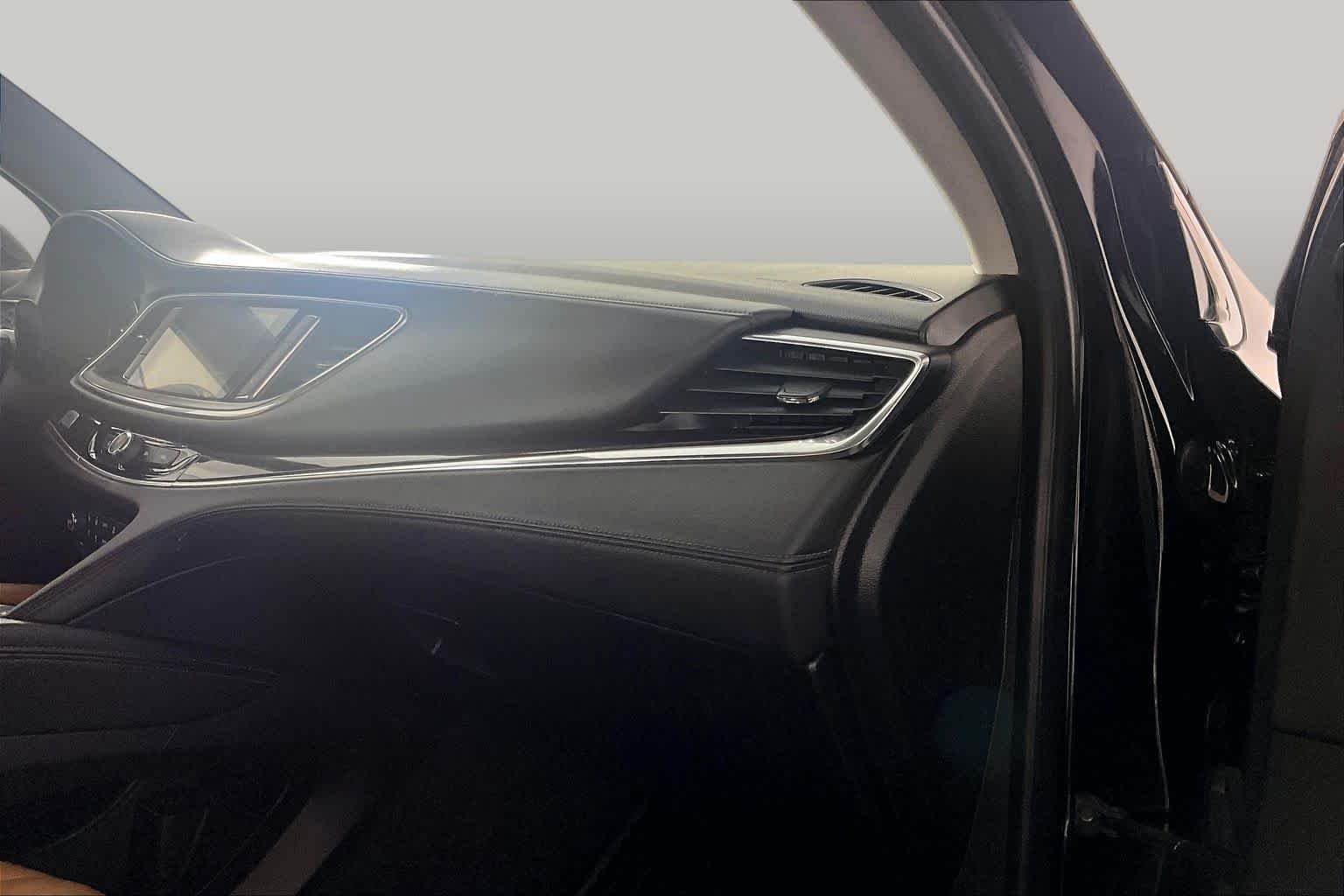 Used 2018 Ebony Twilight Metallic Buick Premium image 17