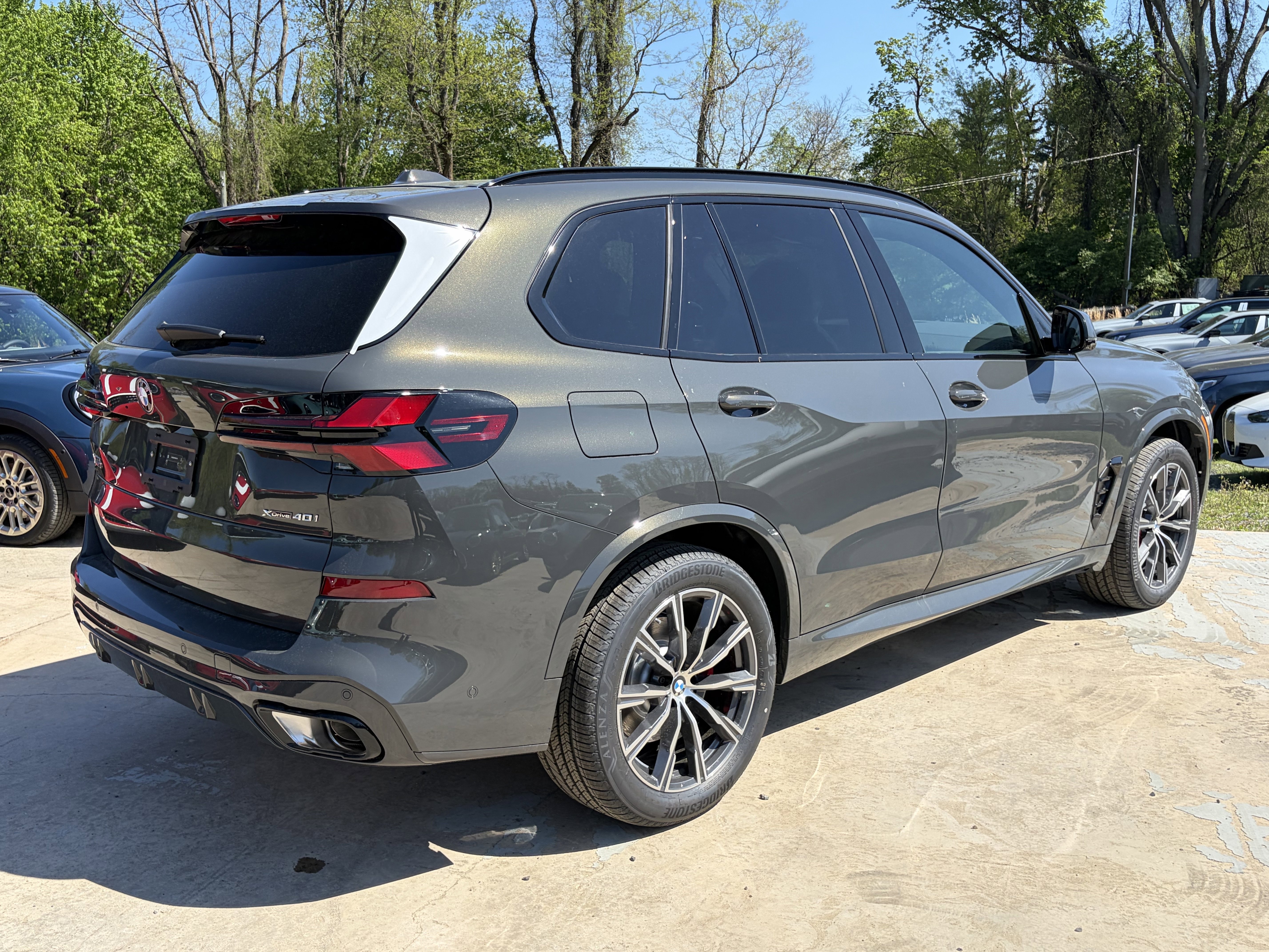 New 2026 Dravit Grey Metallic BMW xDrive40i image 5