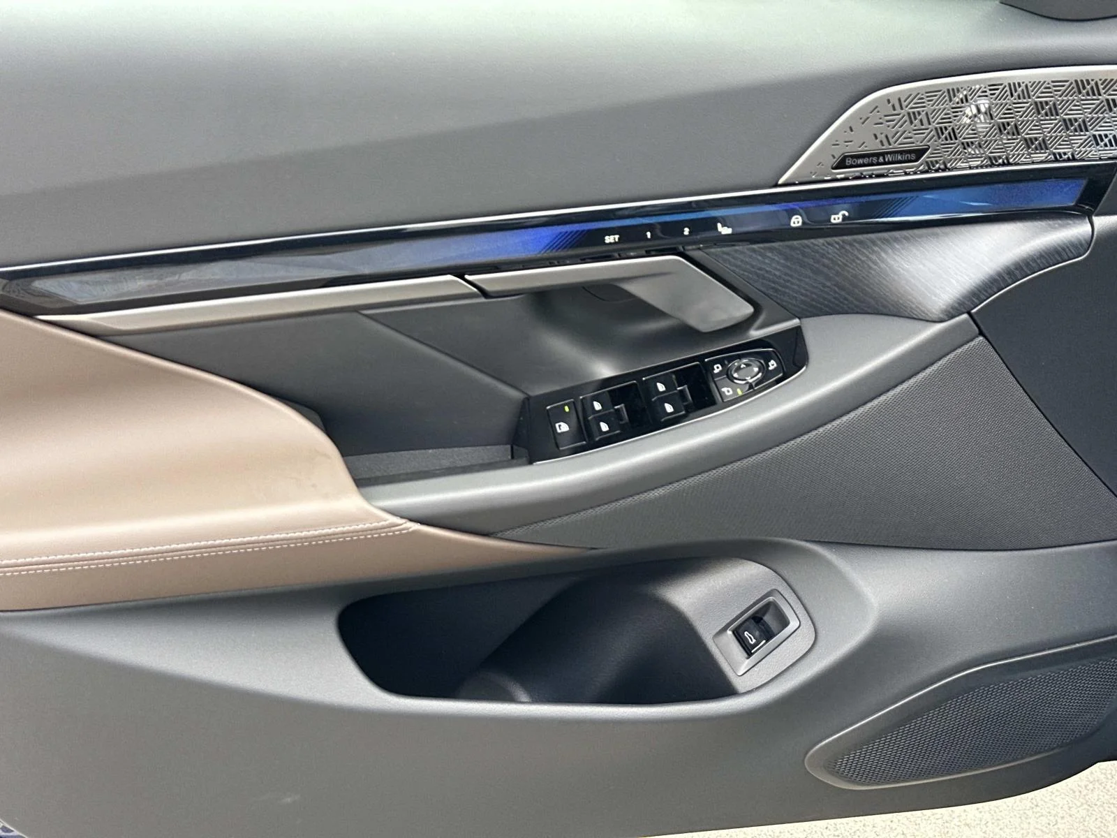 New 2026 Phytonic Blue Metallic BMW M60 image 17