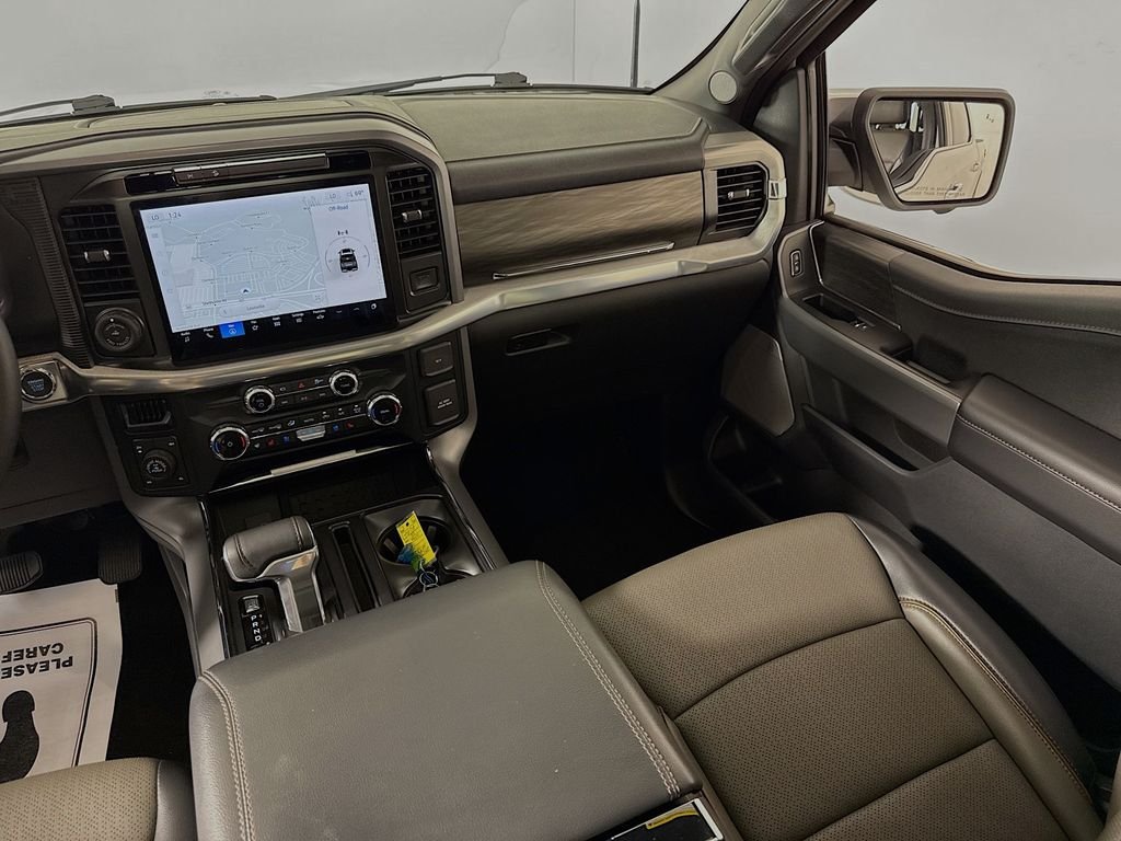 Used 2025 Star White Metallic Tri-Coat Ford LARIAT image 26