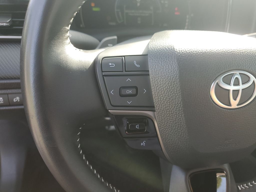 Used 2025  Toyota SE image 15