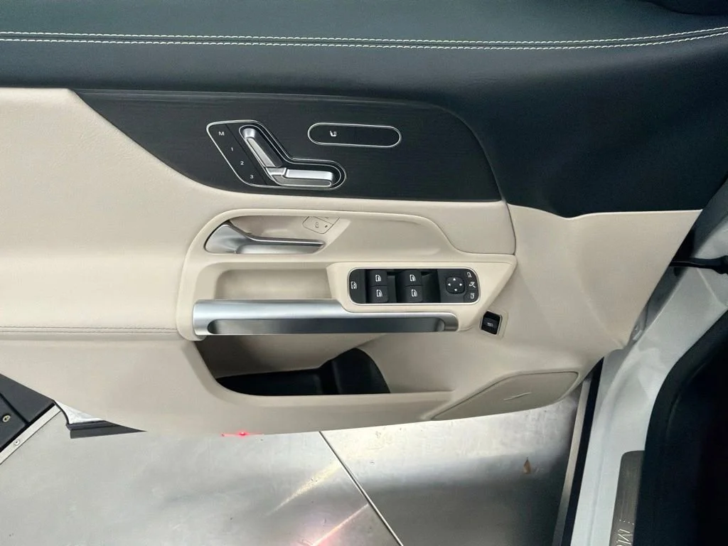 New 2026 White Mercedes-Benz GLB 250 image 17