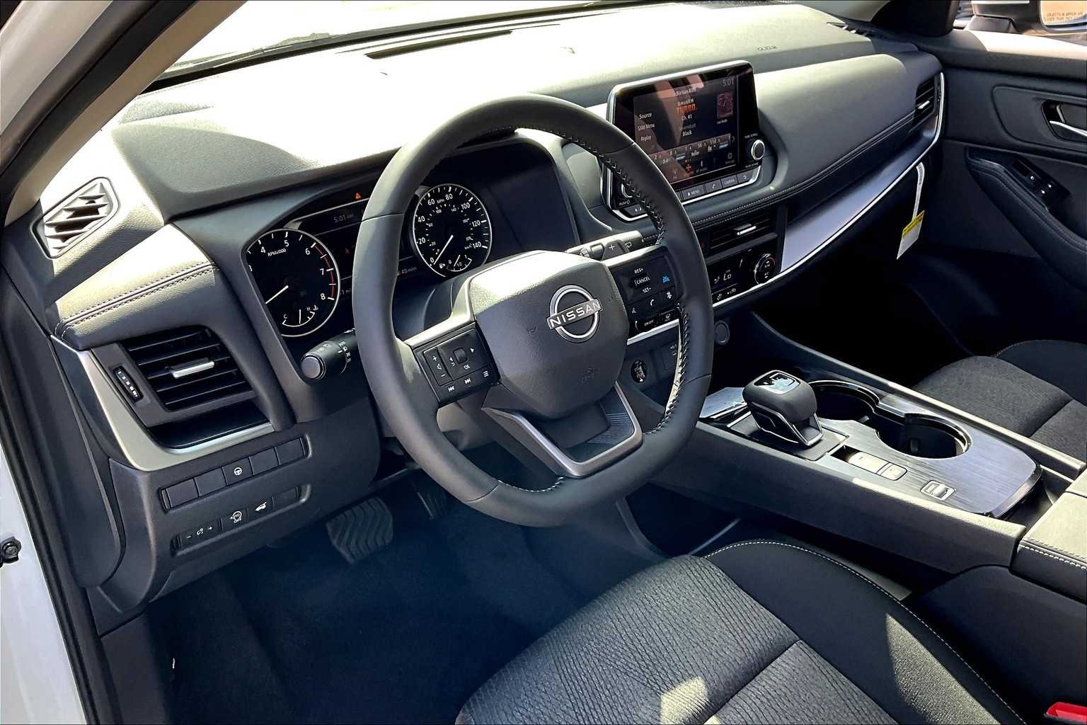 Used 2025 Everest White Pearl Nissan SV image 10