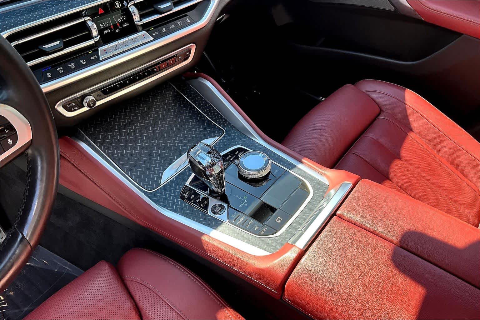 Used 2022 Tanzanite Blue II Metallic BMW M50i image 17