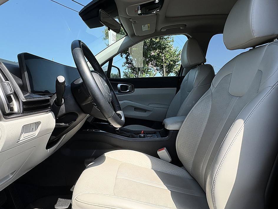 Used 2025 Everlasting Silver Kia S image 9