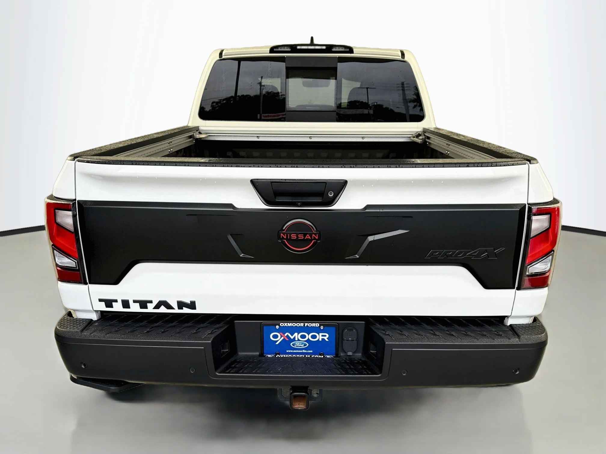 Used 2024 Glacier White Nissan PRO-4X image 6