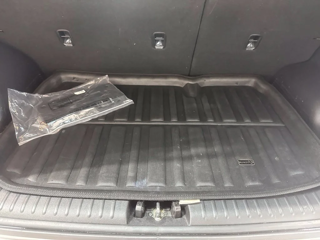 Used 2020 Sparkling Silver Kia LX image 9