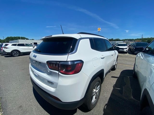 Used 2024 White/off-white Jeep Latitude image 3
