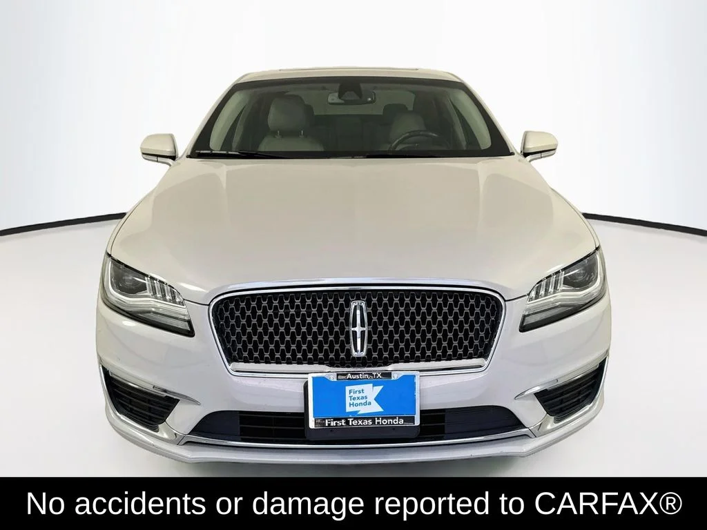 Used 2019 Pearl Metallic Lincoln Reserve image 2