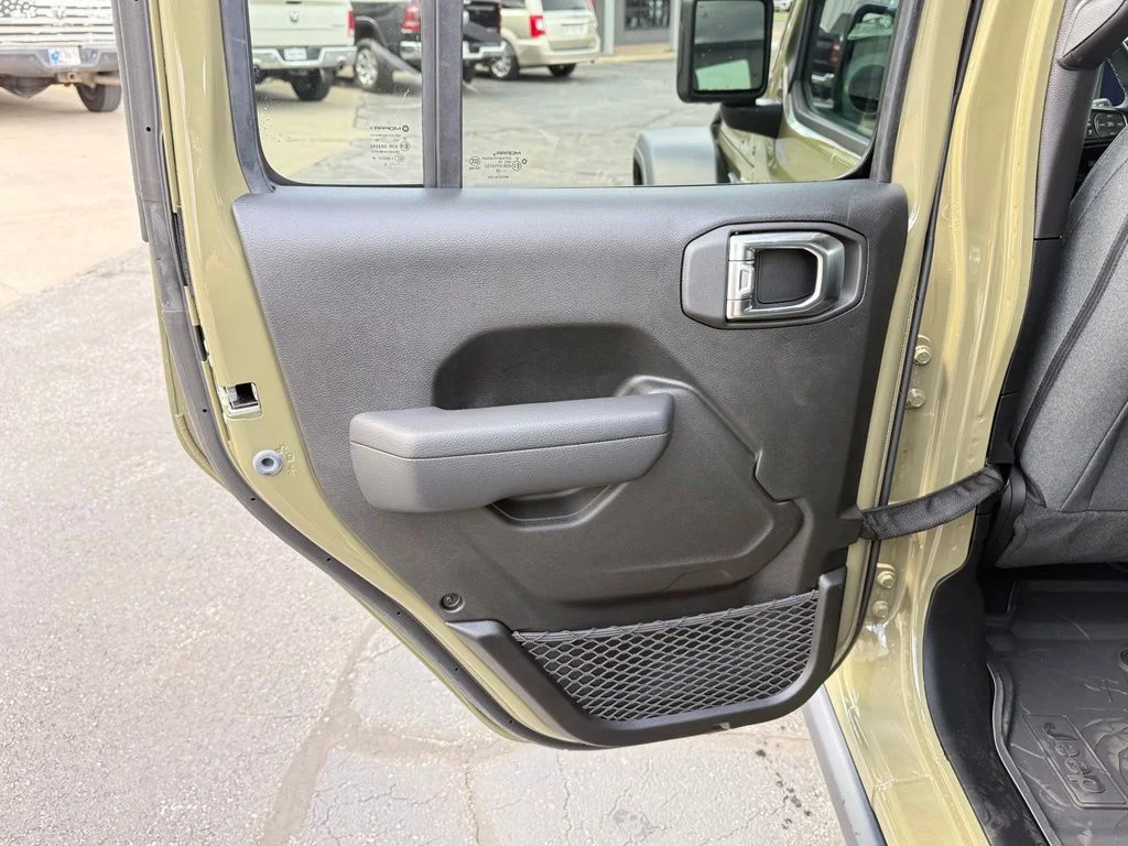 2025 Jeep Wrangler 4-Door Willys - Photo 16