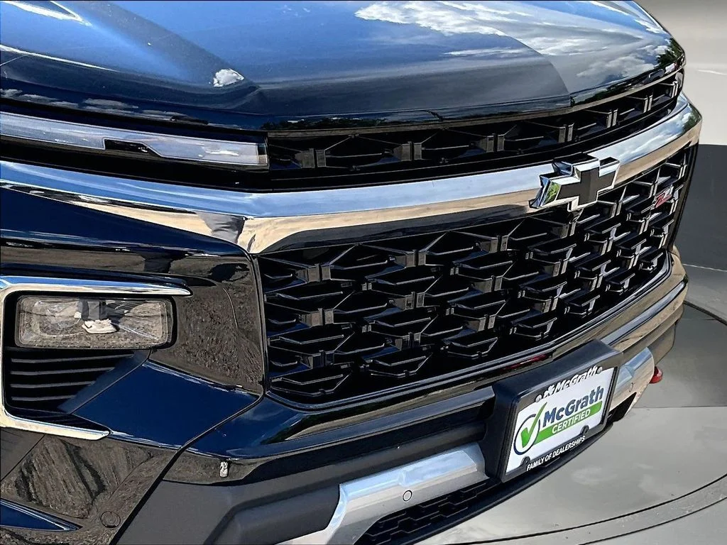 Used 2025 Black Chevrolet Z71 image 35