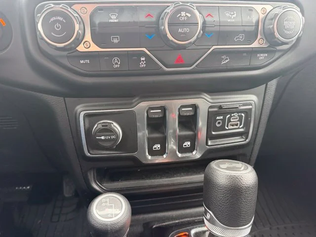 Used 2020 Crystal Metallic Jeep Sport S image 18