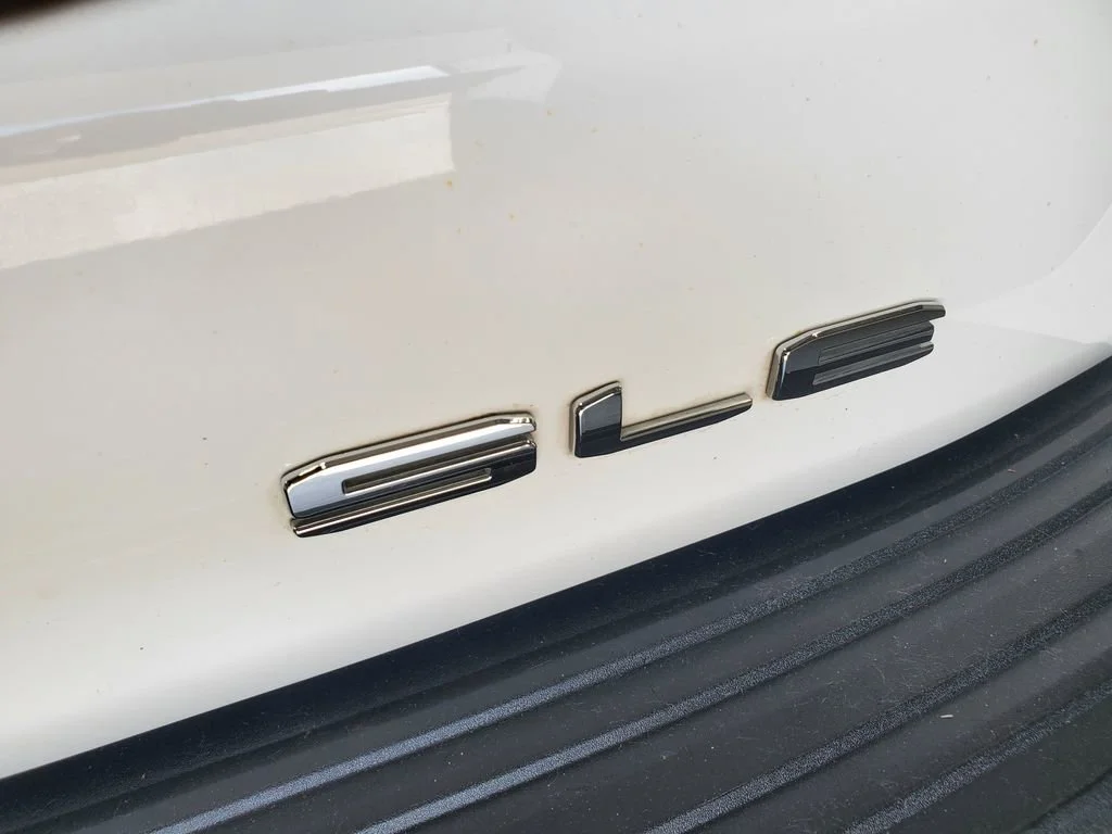 Used 2023 Summit White GMC SLE image 29