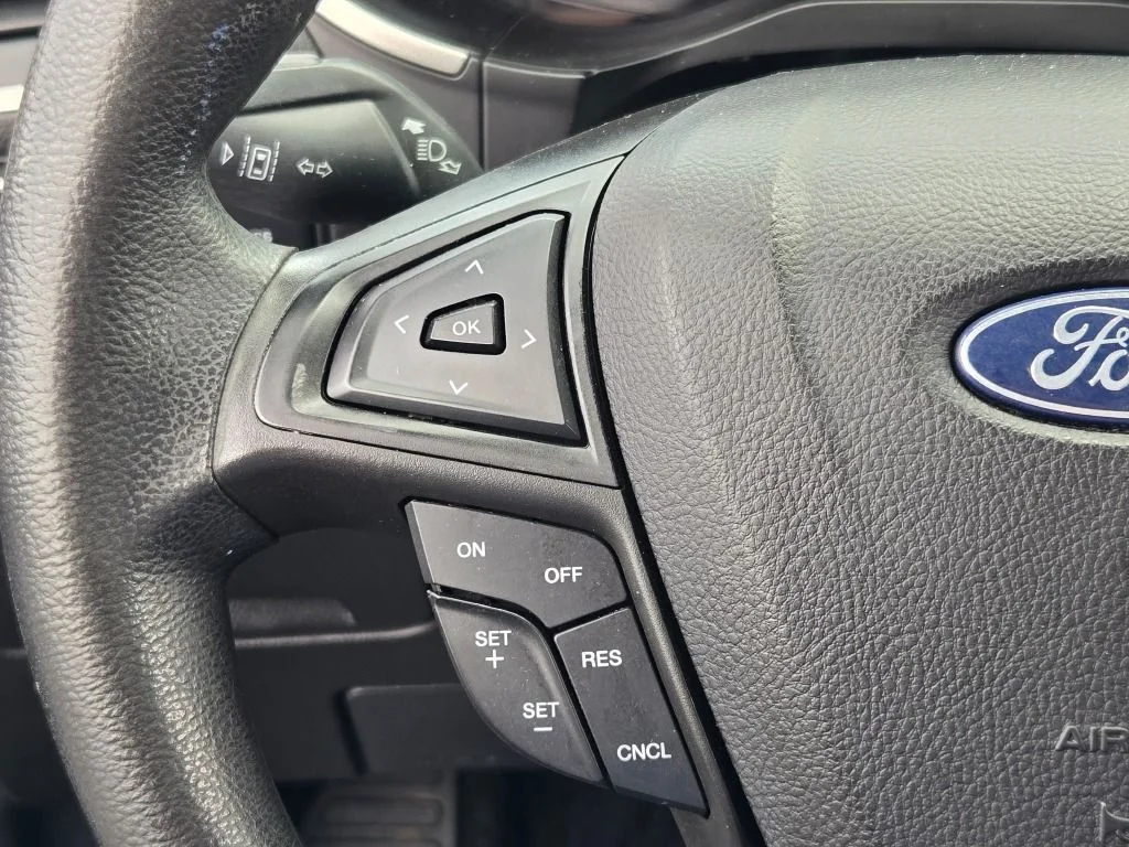 Used 2021 Black Metallic Ford SE image 27