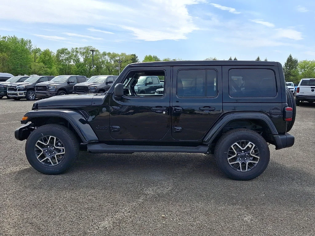 New 2026 Black Clear-Coat Exterior Paint Jeep Sahara image 5
