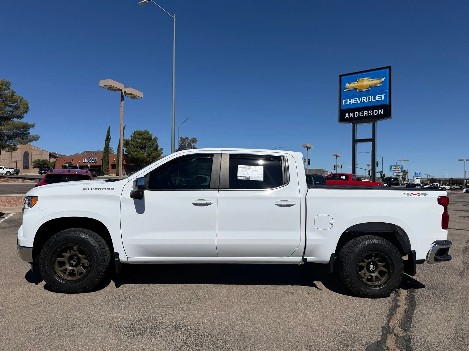 2023 Chevrolet Silverado 1500 LT - Photo 11