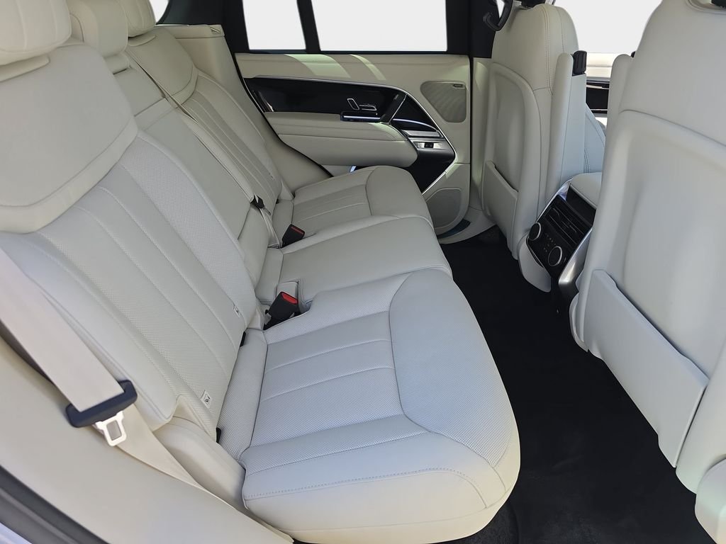 New 2026 Ostuni Pearl White Land Rover SE image 11