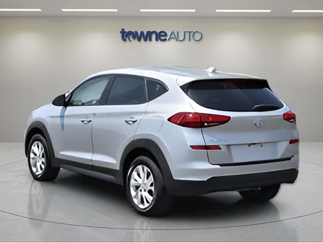 Used 2020 Silver Hyundai SE image 5