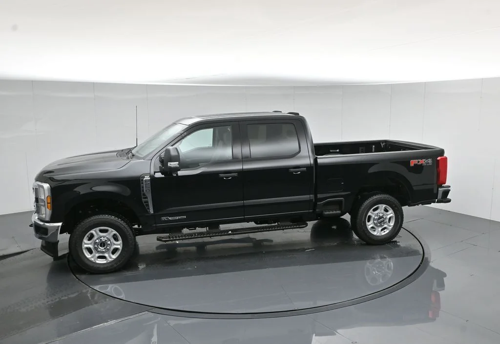 New 2026 Agate Black Metallic Ford XLT image 43