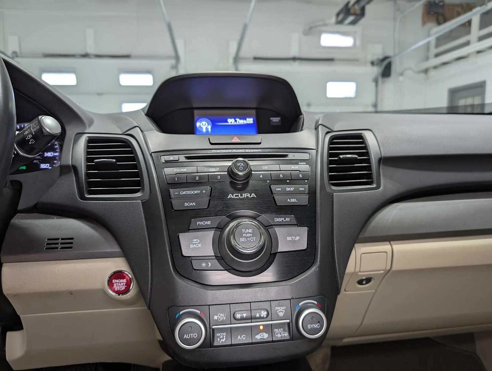 Used 2018 White Diamond Pearl Acura  image 32