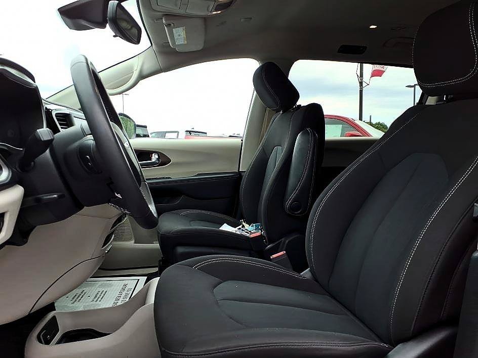 Used 2023 Bright White Clearcoat Chrysler LX image 15