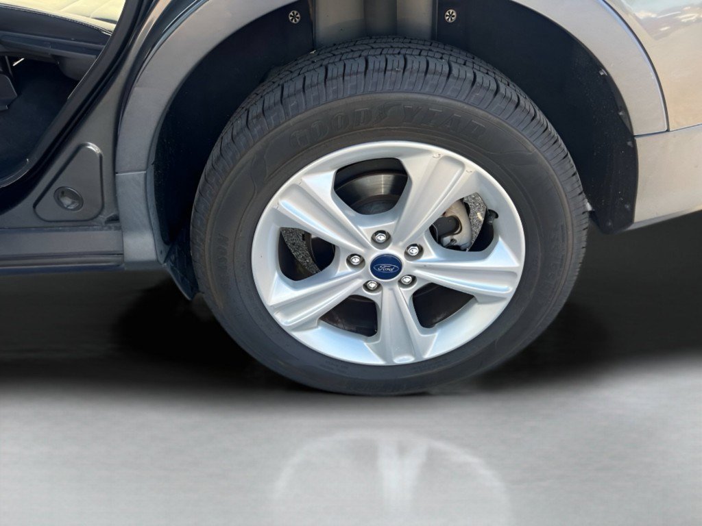 Used 2015 Magnetic Ford SE image 19
