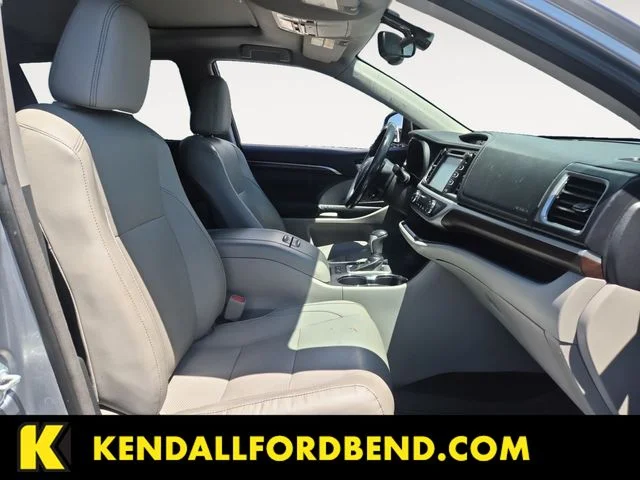 Used 2014 Silver Toyota Limited image 15