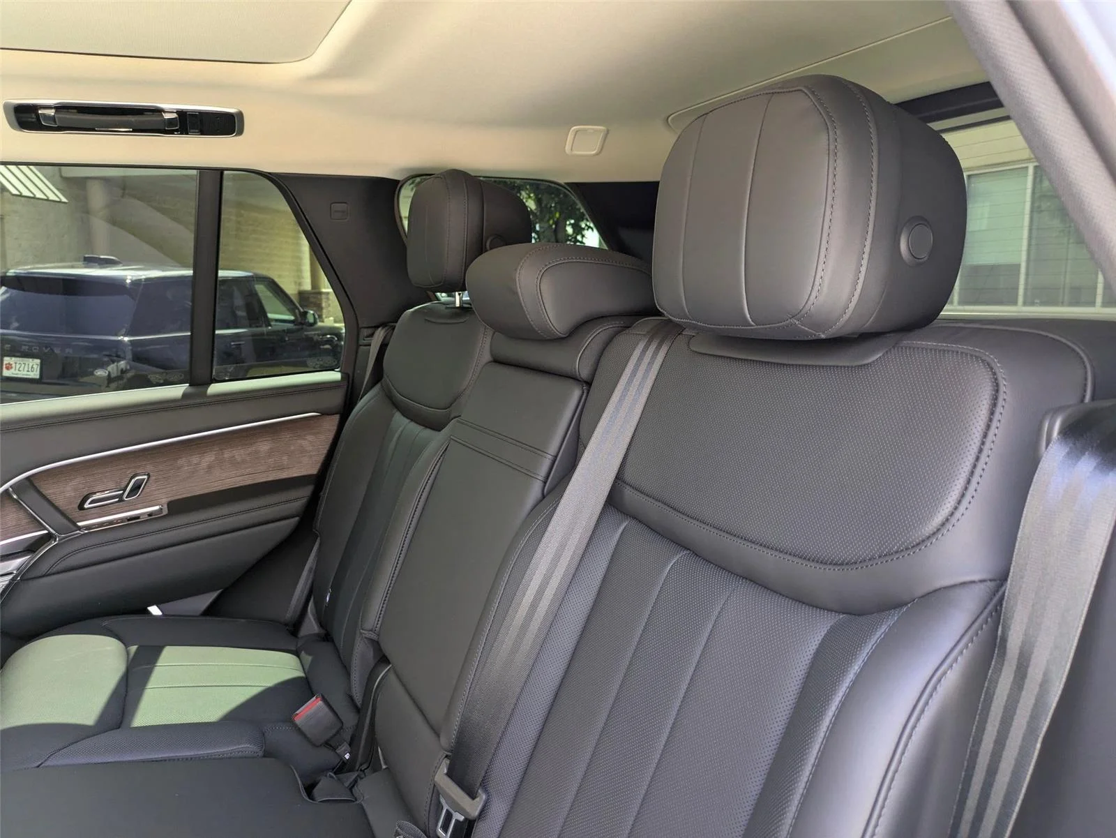 Used 2025  Land Rover SE image 26