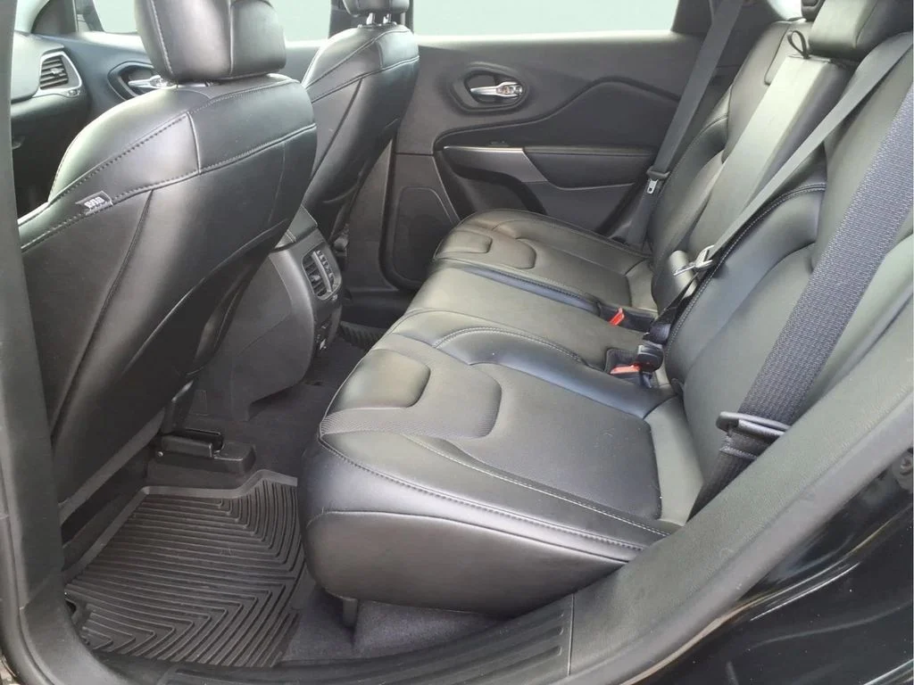 Used 2022 Black Jeep Latitude Lux image 12