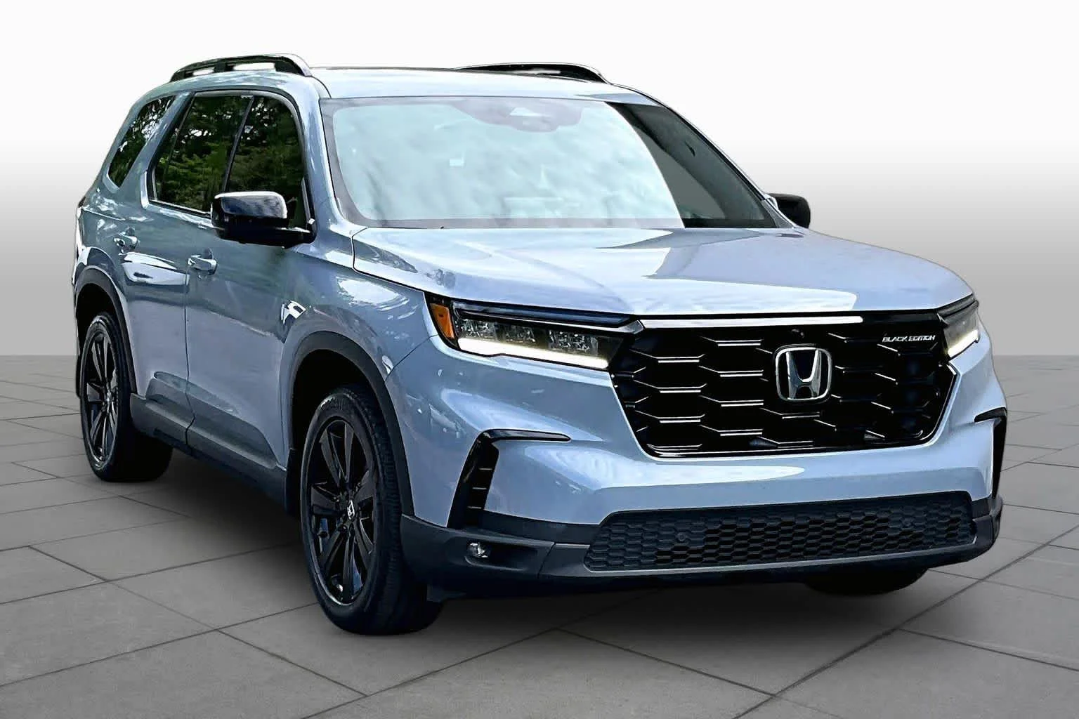 Used 2025 Sonic Gray Pearl Honda Black Edition image 4