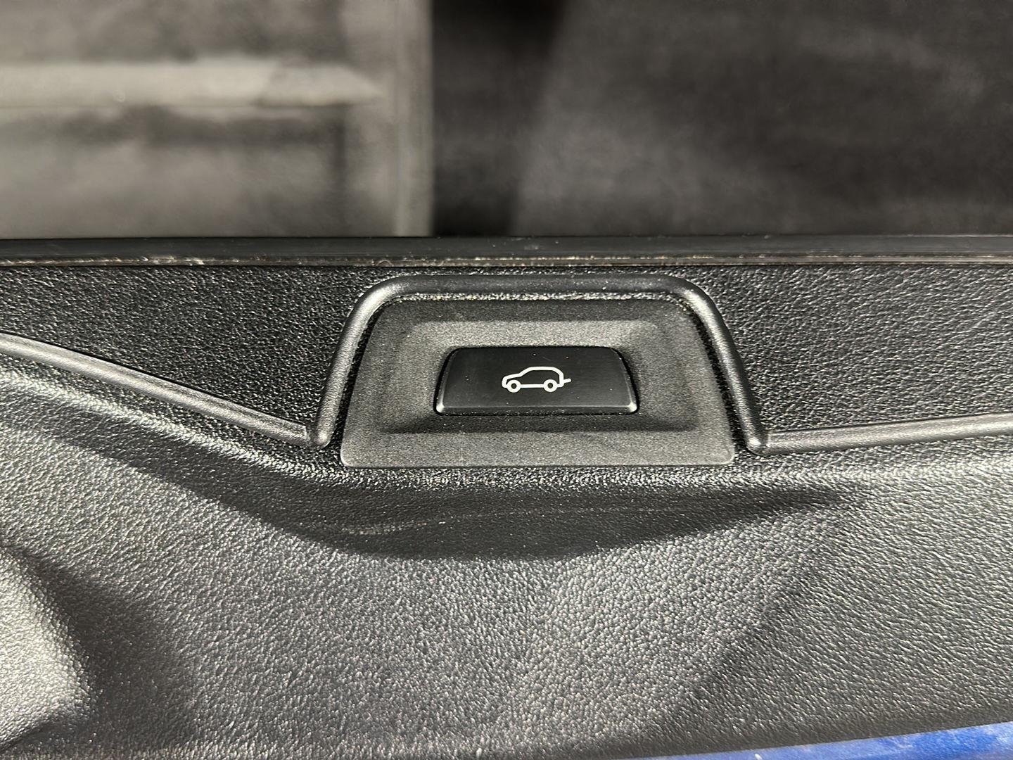 Used 2022 Phytonic Blue Metallic BMW xDrive40i image 34