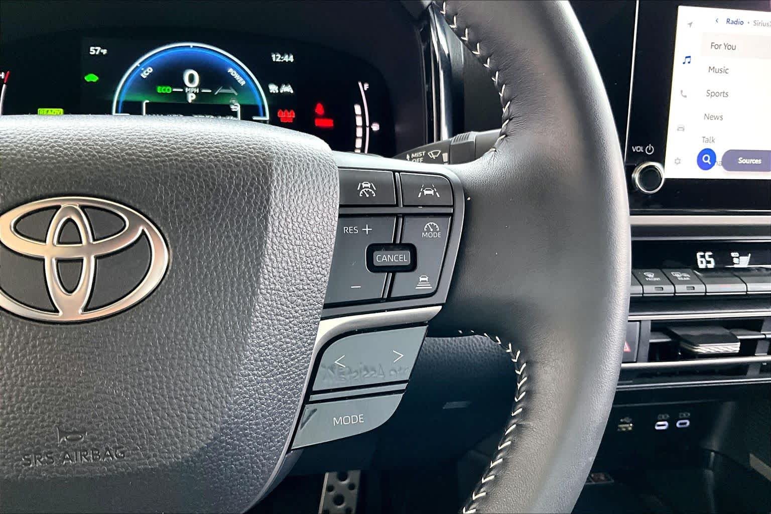 Used 2025 Ice Cap Toyota SE image 23