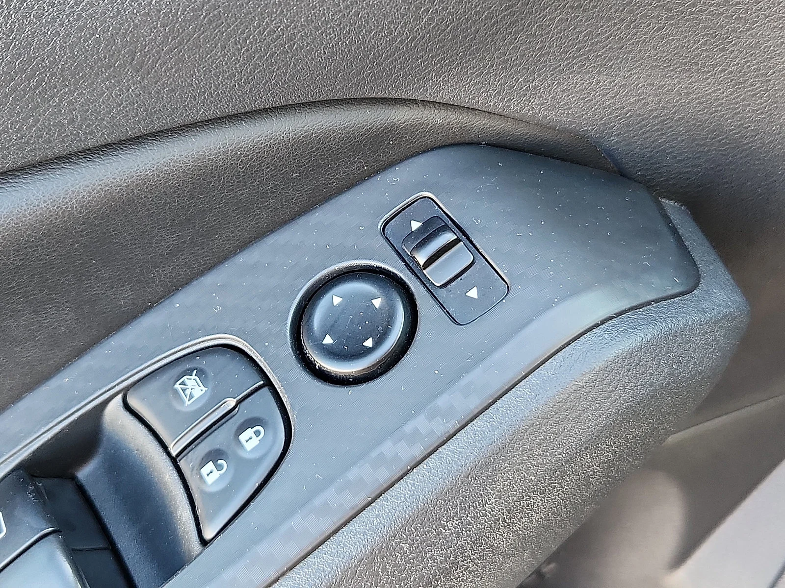 Used 2025 Super Black Nissan 2.5 SV image 22