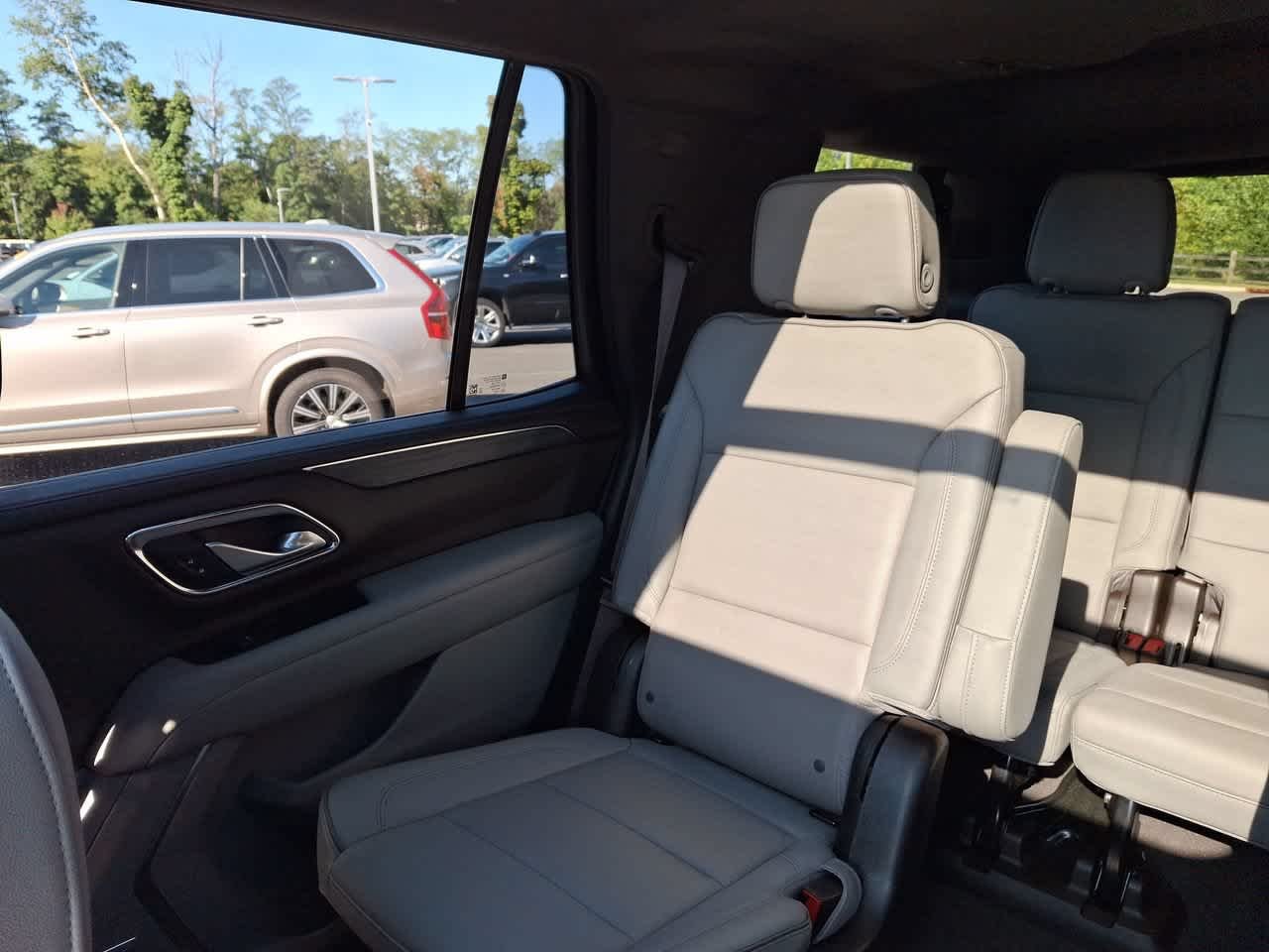 Used 2022 Pearl Beige Metallic GMC SLT image 12