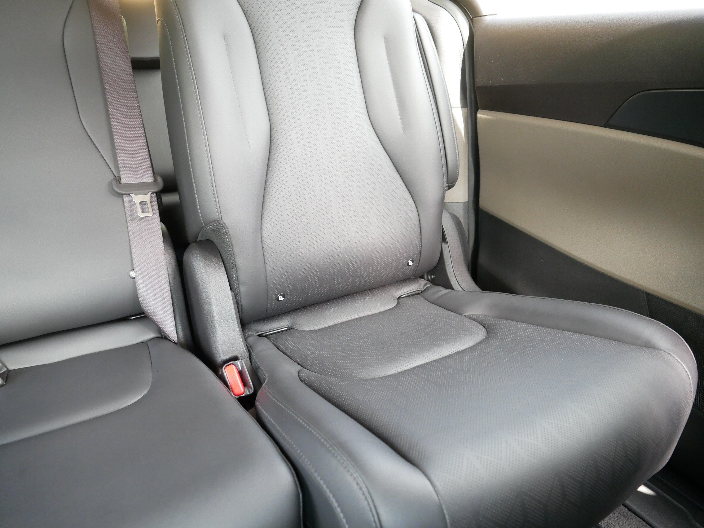 Certified Used 2026 Snow White Pearl Kia LXS image 14
