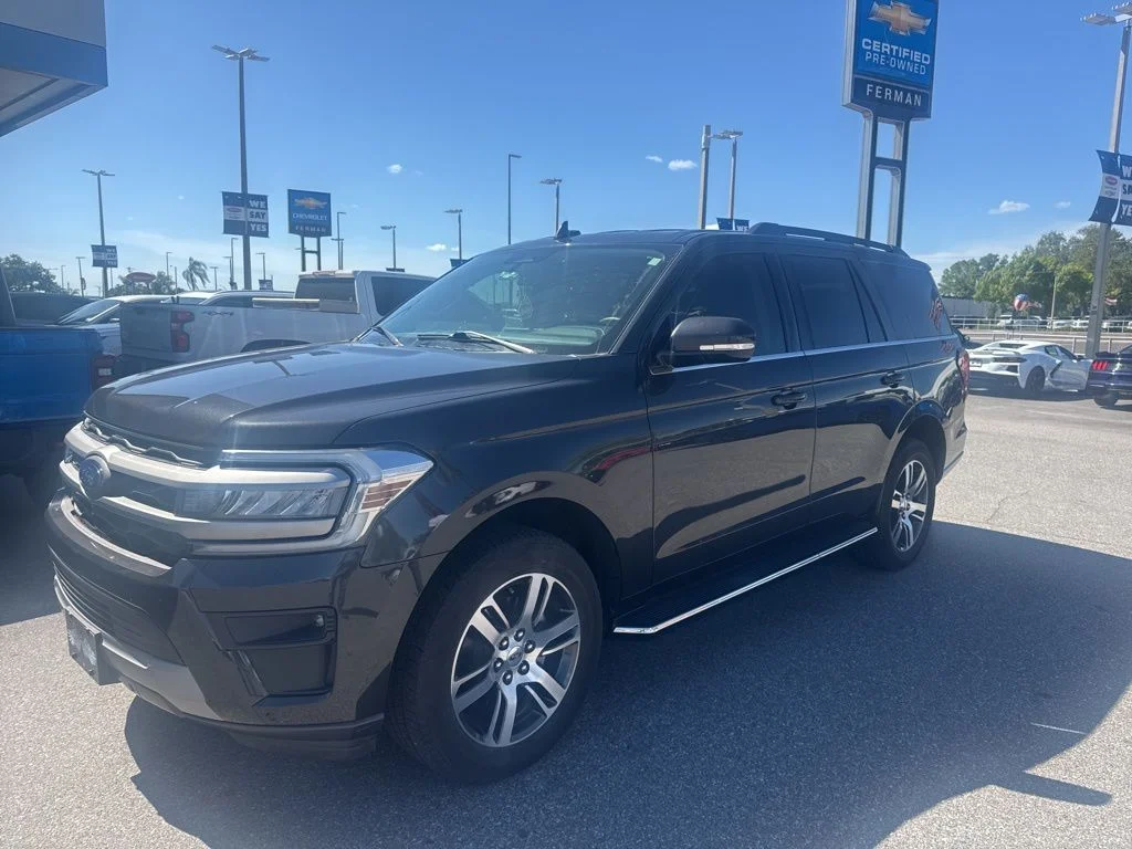 2022 Ford Expedition XLT's photo