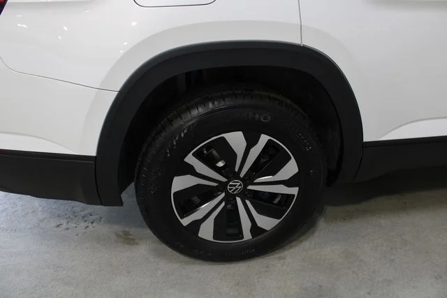 New 2026 White Volkswagen 2.0T SE image 25