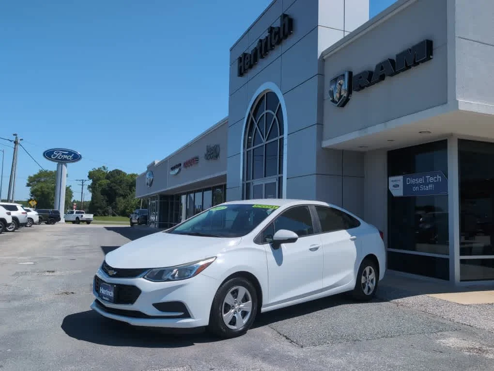 Used 2017 Summit White Chevrolet LS image 4