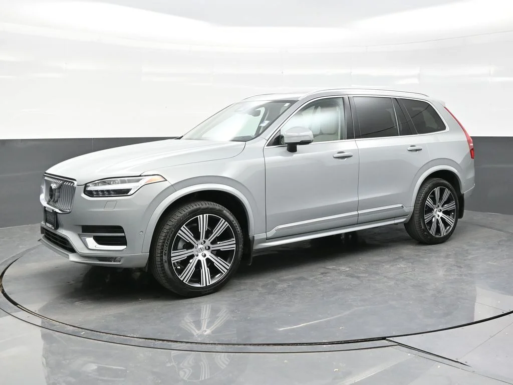 Certified Used 2024 Vapour Grey Volvo Plus image 3
