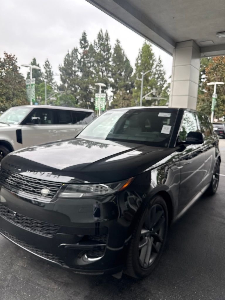 Certified Used 2025 Santorini Black Metallic Land Rover SE image 5